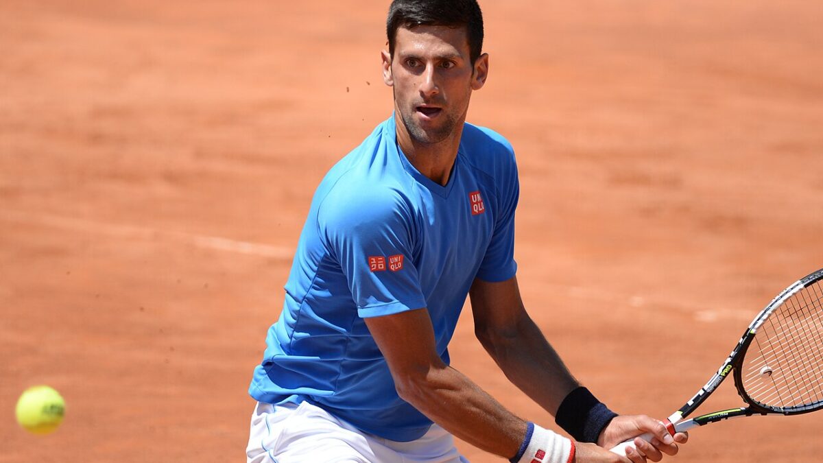 Novak Djokovic dominaba en el US Open y su cuerpo lo traicionó en primera ronda