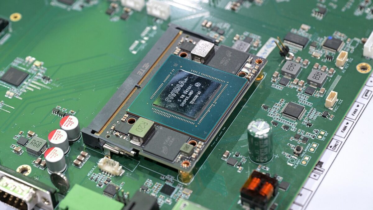Nvidia apuesta 12,900 mdd a que comprar Hugging Face no matará la IA de código abierto