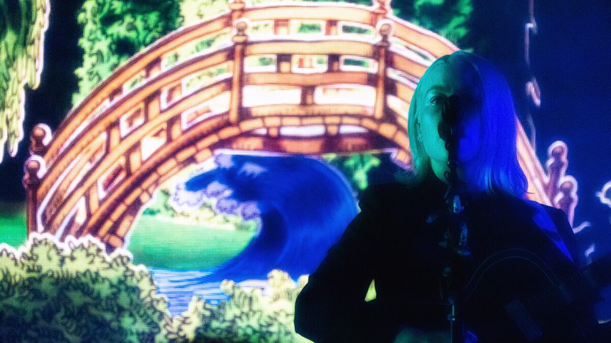 Phoebe Bridgers desnuda ‘Lost Boys’ hasta los huesos y el silencio golpea más fuerte