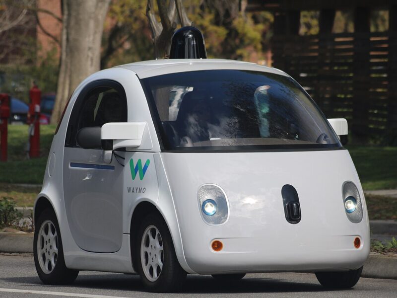 Nevada genehmigt 7.000 bezahlte Robotaxi-Lizenzen für Las Vegas — Tesla führt mit 5.000