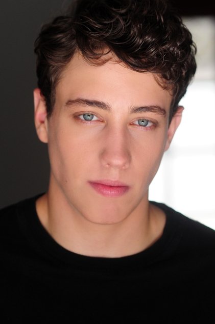Ryan Lee como Chris
