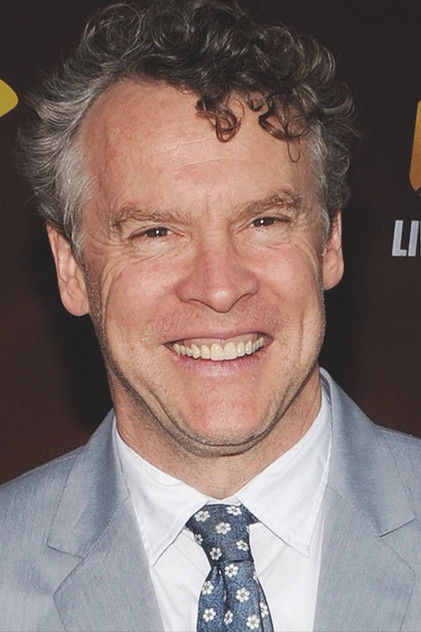 Tate Donovan como John Hammond