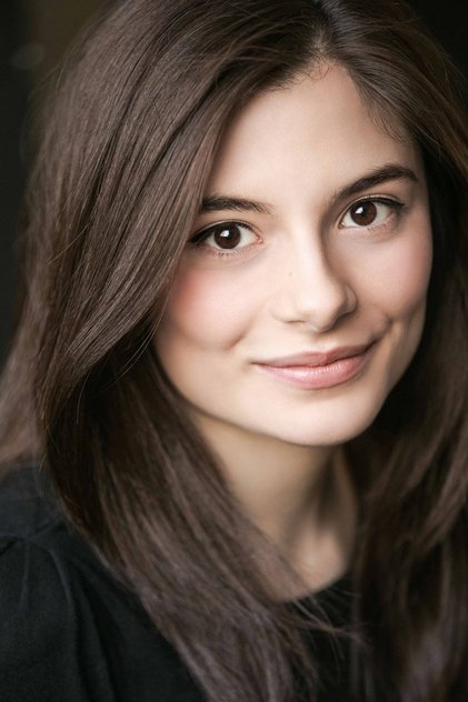 Georgina Leonidas como Yasmin
