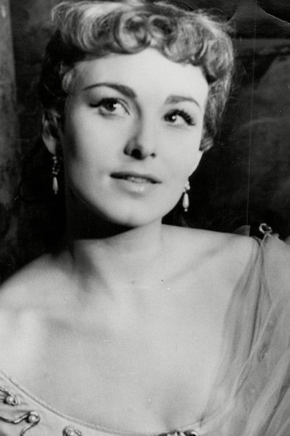 Barbara Jefford como Baroness Kessler