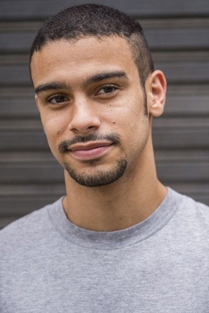 Sergio Malheiros as Carlinhos