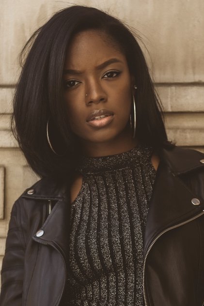 Amber Reign Smith dans le rôle de Rain