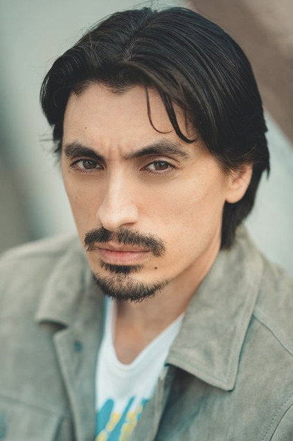 Aaron Schoenke como Jai / Dragon Prime