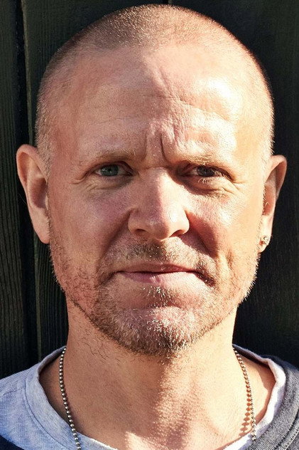 Anders Matthesen as Theo