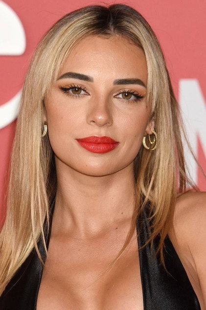 Georgia Hassarati como Self - Harry's ex-girlfriend