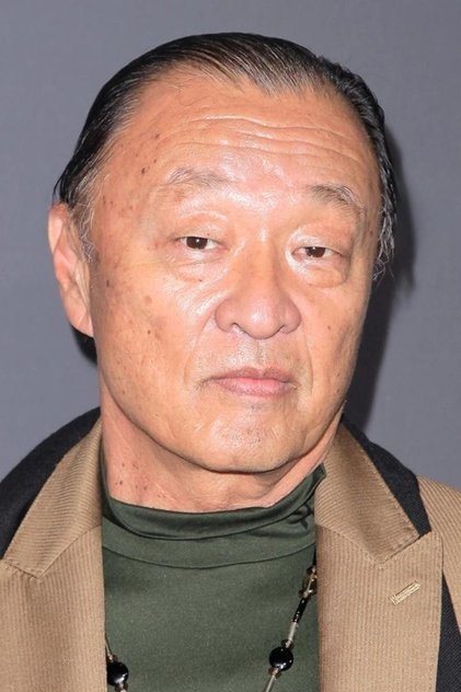 Cary-Hiroyuki Tagawa als The Swordmaker (voice)