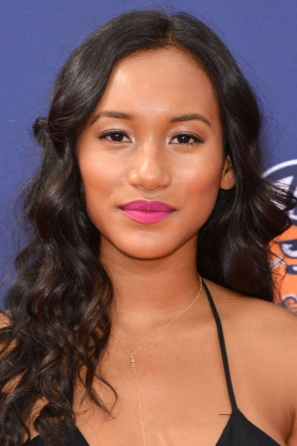 Sydney Park como Makani Young