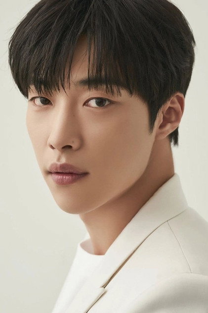 ウ・ドファン 役 Baek Ki-hyeon