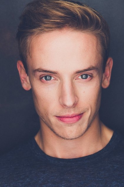 Edmund Donovan como Meyers