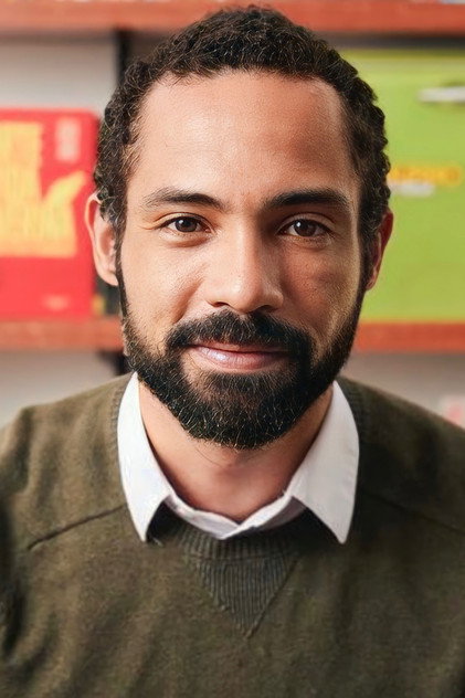 Sílvio Guindane como Mauro