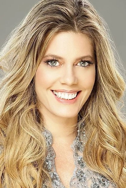 Lorna Cepeda como Patricia Fernández