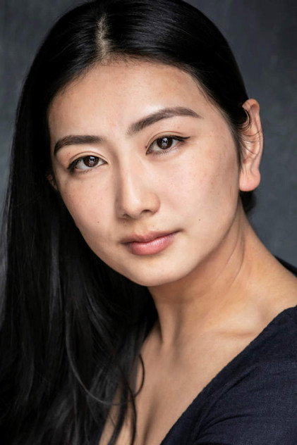Lisa Zhang como Devon