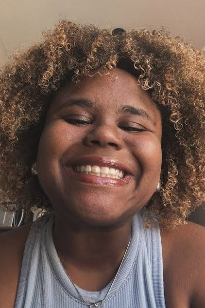 Mika Soeiro como Beca
