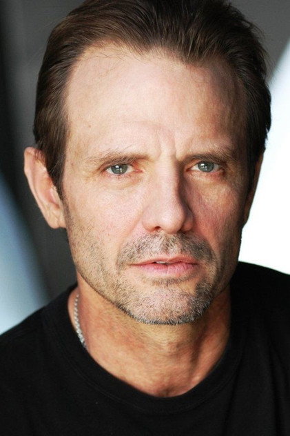 Michael Biehn como Baylor