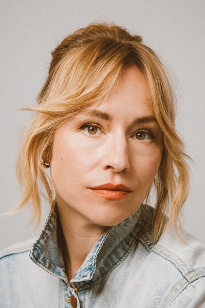 Sarah Goldberg como Claire