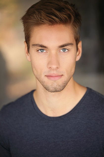 Austin North como Topper Thornton