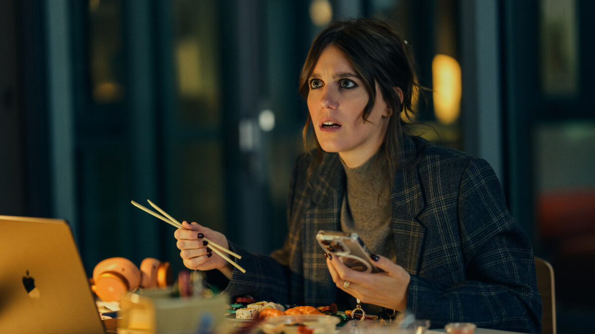 El equipo de ASK regresa en ¡Llama a mi agente!: La película, ahora en Netflix, y Andréa dirige por primera vez