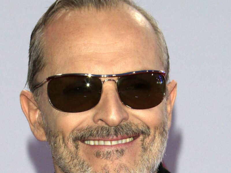 Miguel Bosé advarer mod at se på solformørkelsen, og Spanien gør ham til et meme