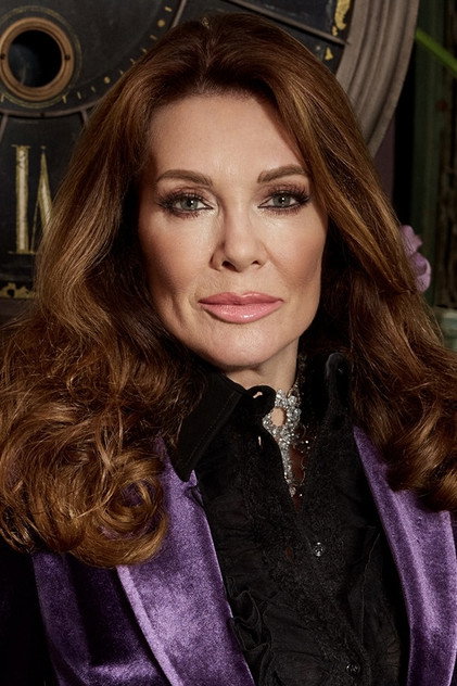 Lisa Vanderpump dans le rôle de Self