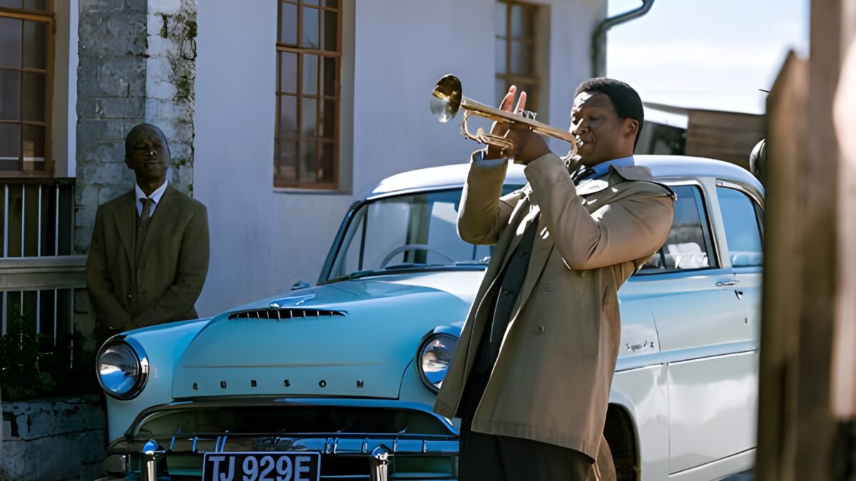 Primera imagen de Thabo Rametsi como Hugh Masekela: Condon cuenta el caso ‘Graceland’ desde el exilio en ‘The Road Home’