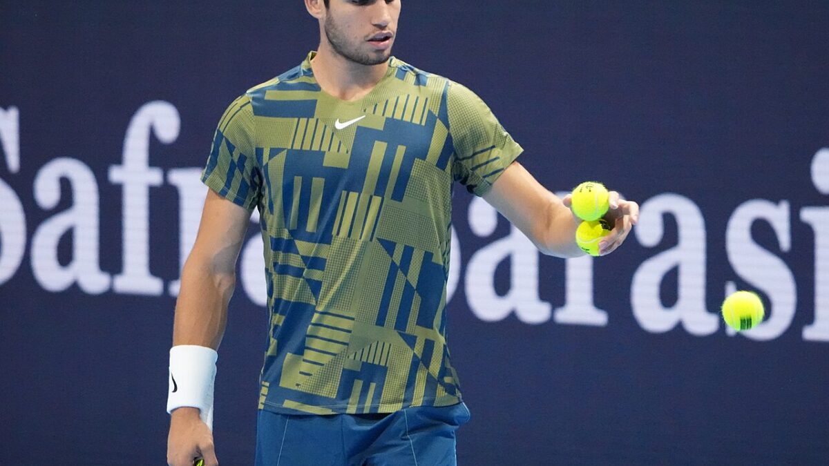 Carlos Alcaraz regresa al US Open con Serena Williams y los nervios lo delatan tras cuatro meses fuera