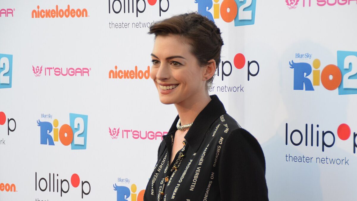 Anne Hathaway se une a Tom Cruise en ‘Días de Trueno’: ahora la dueña del auto es ella