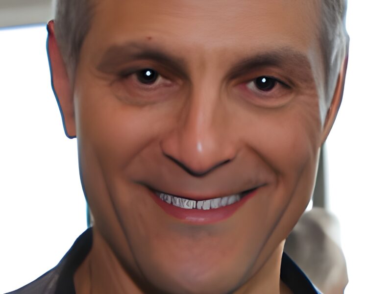 Ari Emanuel chama de “lixo” a ação contra a fusão Paramount-Warner e a vende como a cura de Hollywood