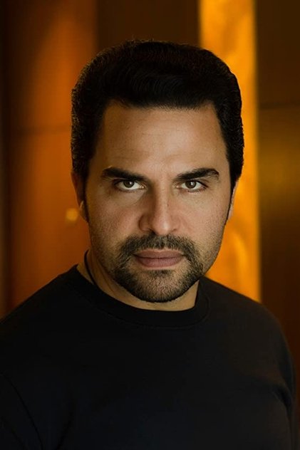 Manny Perez som Officer Pitt