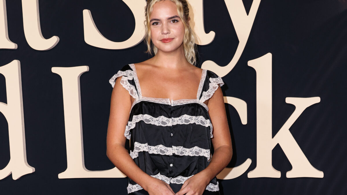 40 Dates and 40 Nights: Bailee Madison topa 40 encontros por um ano de aluguel, nos cinemas