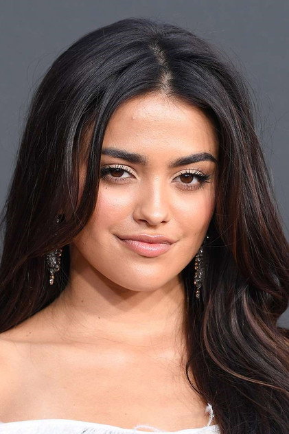 Maia Reficco como Oriah 'Ry' Pera