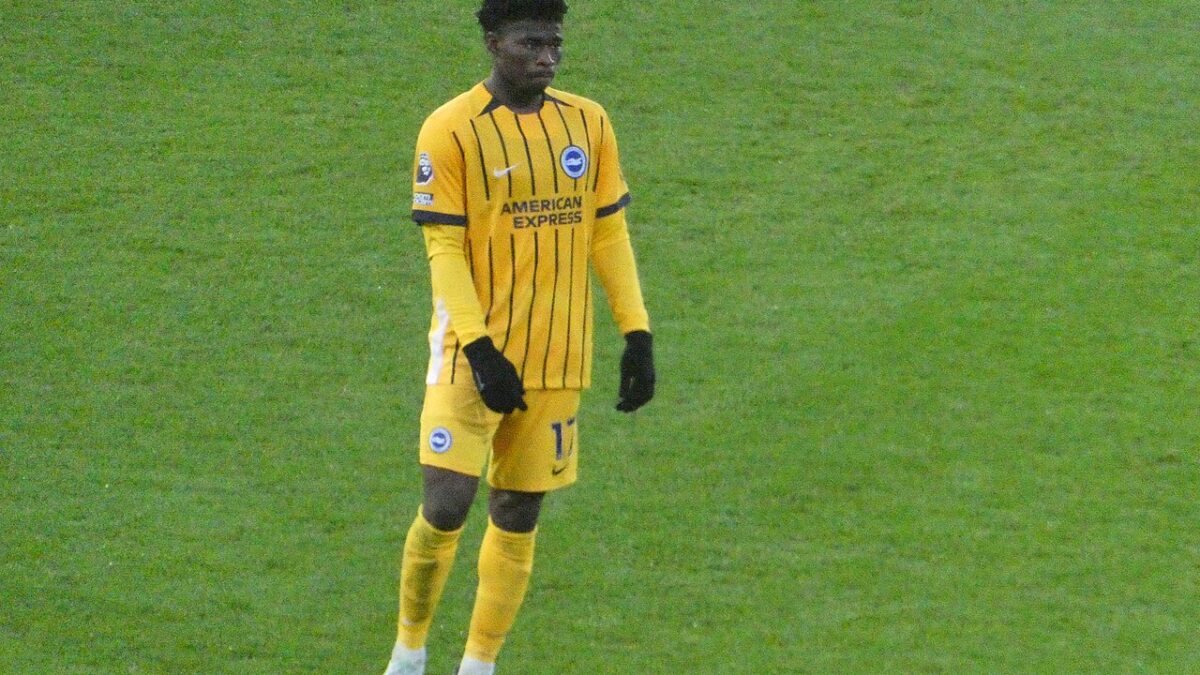 Carlos Baleba llega al Manchester United desde el Brighton: 70 millones apostando a que regrese el pivote de 2024-25