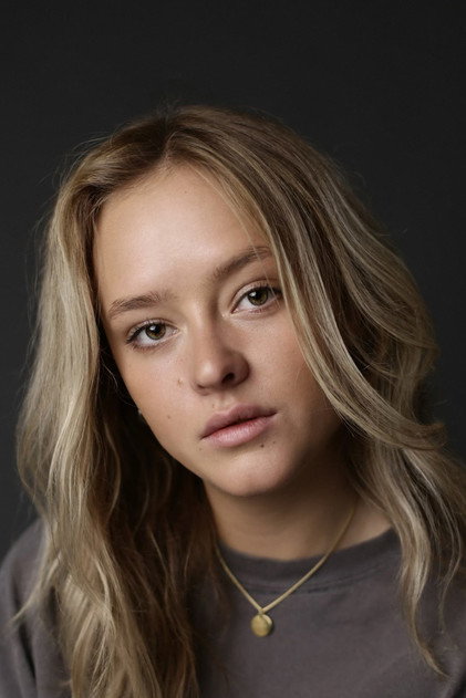 Felicia Truedsson como Mika Vibenius