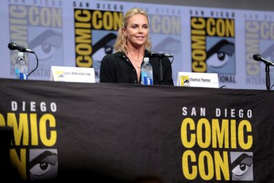 Charlize Theron s&rsquo;habille contre Calypso : son style pour « L&rsquo;Odyssée » est une armure, pas une évolution