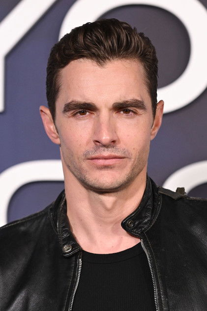 Dave Franco como Mark