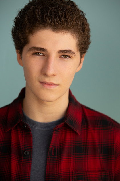 Julian Feder as Baker