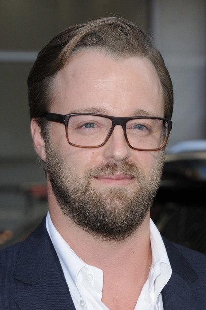 Joshua Leonard como Cameron