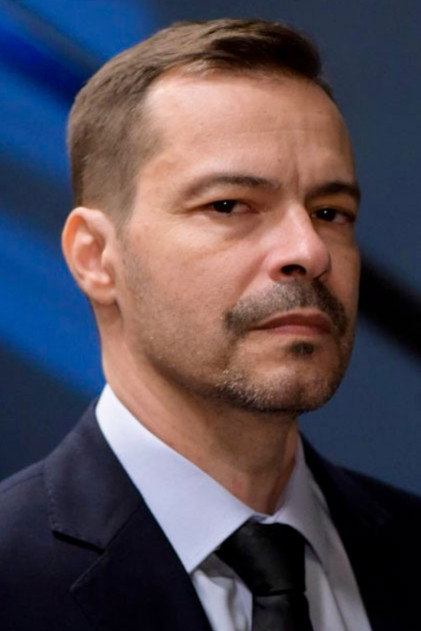 Heitor Martinez as Jorge