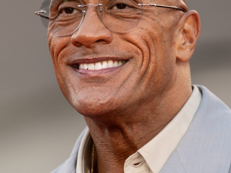 Dwayne Johnson aposta de novo em Safdie e some sob cinco horas de maquiagem em ‘Lizard Music’