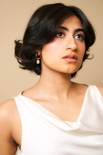 Amita Rao nel ruolo di Issa