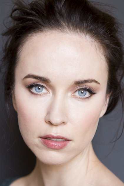 Elyse Levesque nel ruolo di Kathleen