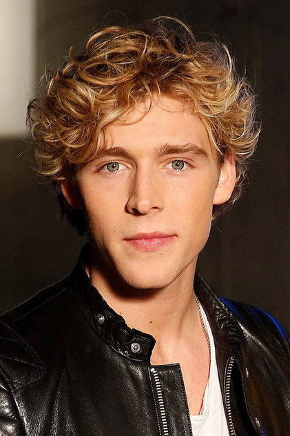 Christopher Nissen as Svend