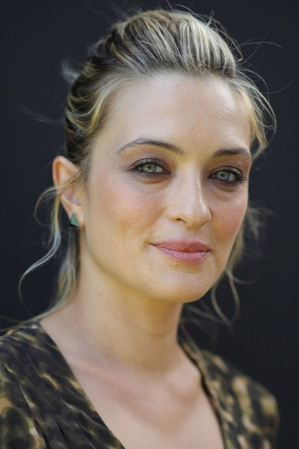 Carolina Crescentini como Elisa