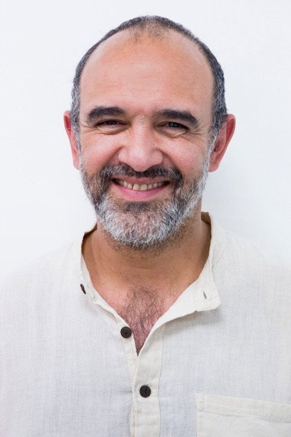Gerardo Trejoluna como Valladares