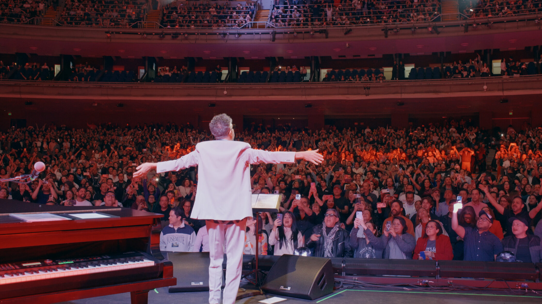 Fito Paez faces a packed theatre in the Netflix documentary