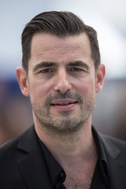 Claes Bang como Edmund