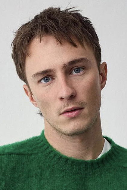 Drew Starkey como Rafe Cameron